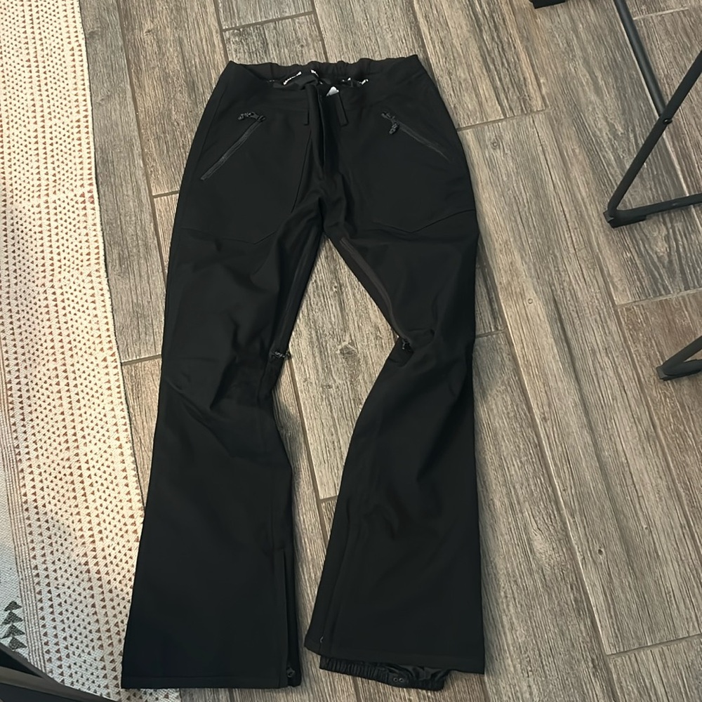 Black Burton Snowboard Pants
Size Large
Never been worn